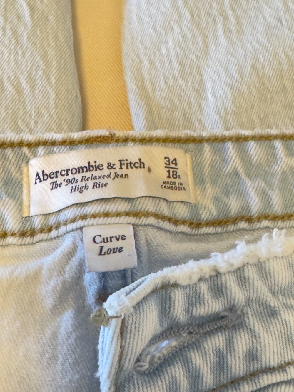 Abercrombie Curve Love ’90s Relaxed High Rise Jeans 34 18R Light Wash